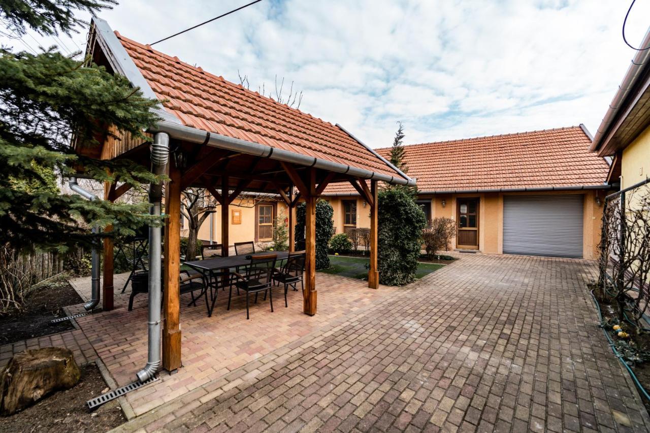 Estike Apartman ギュラ エクステリア 写真