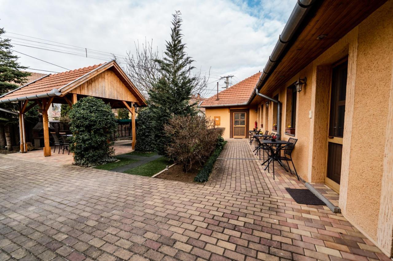 Estike Apartman ギュラ エクステリア 写真