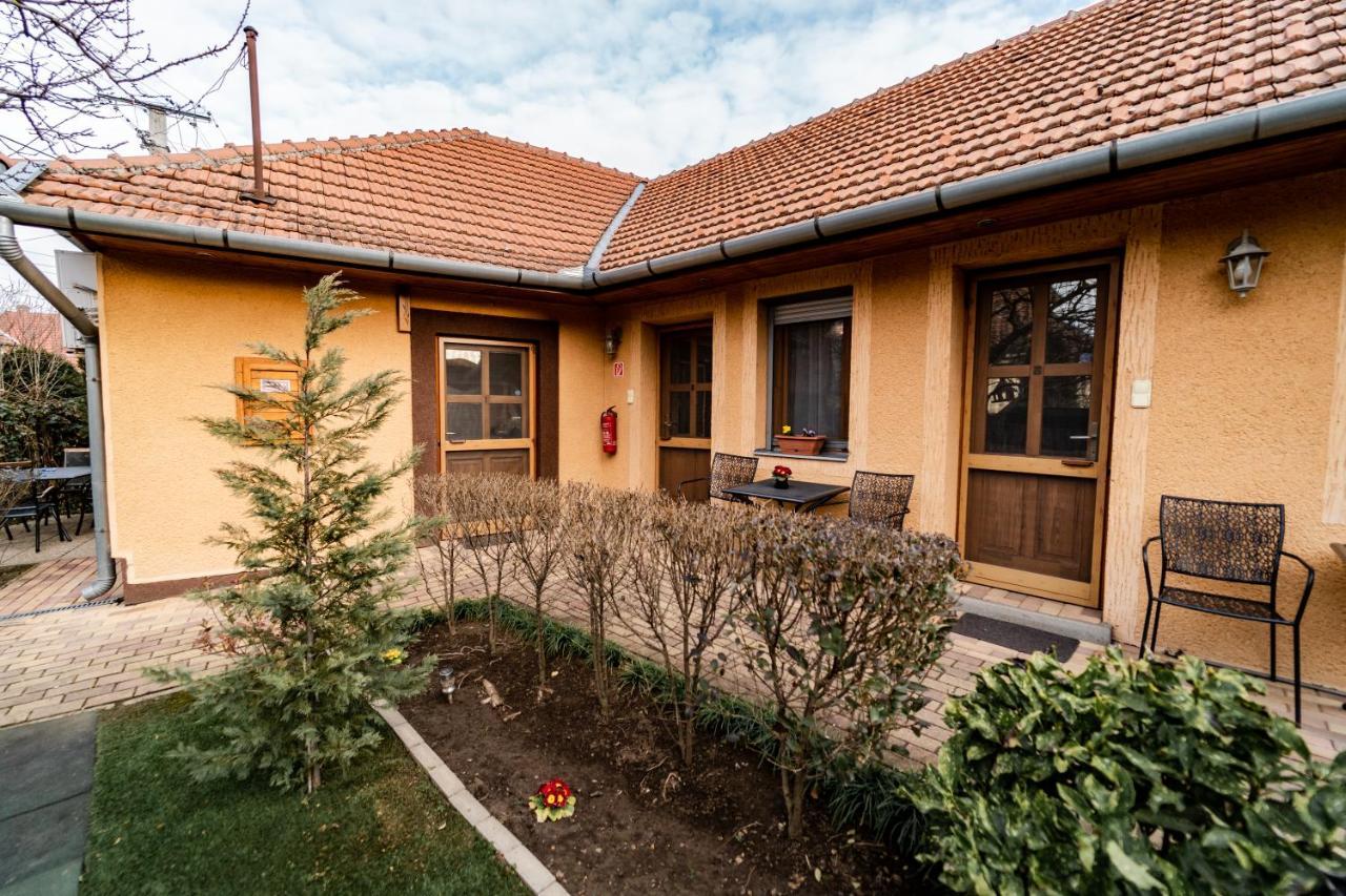 Estike Apartman ギュラ エクステリア 写真
